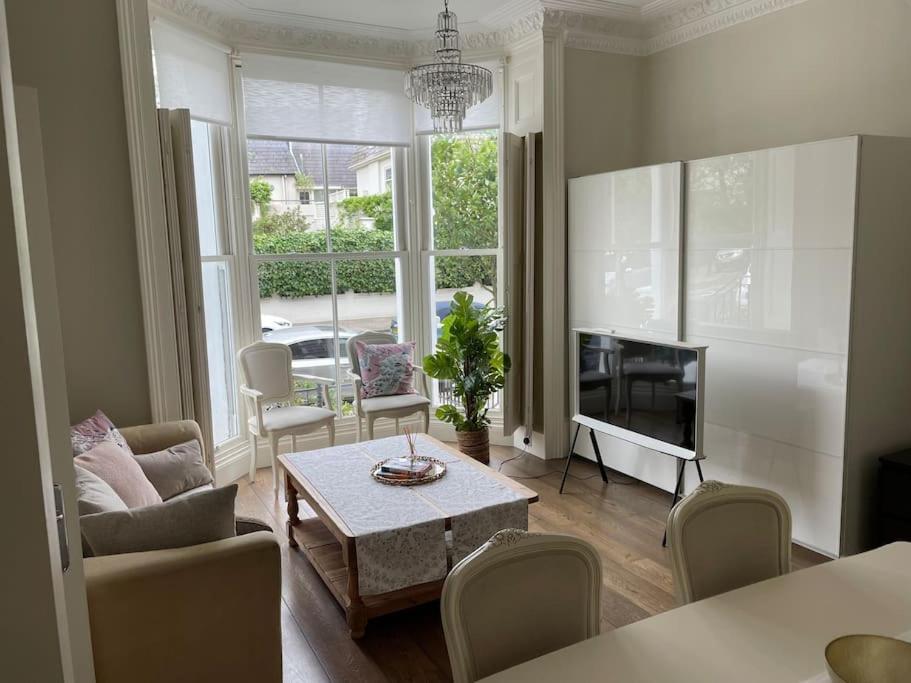 Stylish 3-Bedroom Flat In Kensington London Exterior foto