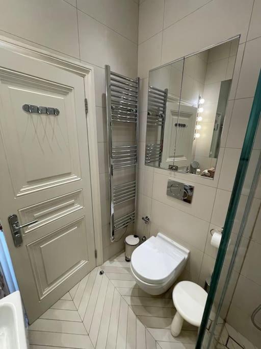 Stylish 3-Bedroom Flat In Kensington London Exterior foto